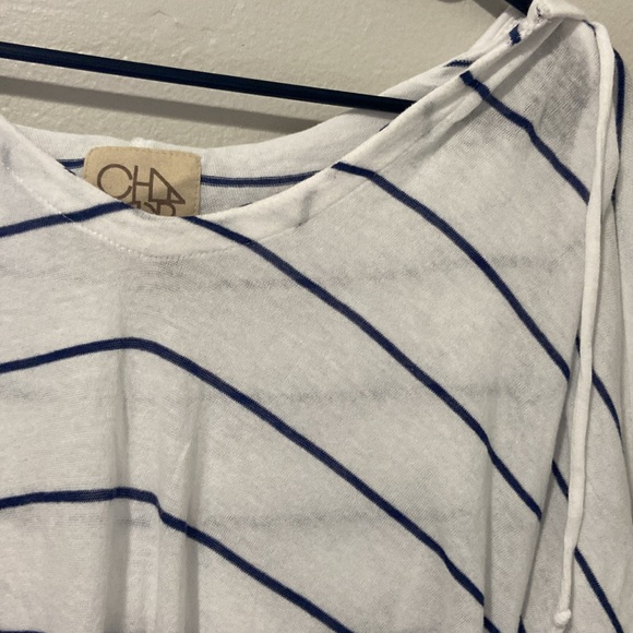 Medium hooded medium-sleeve too. Sheer look, white with navy stripe - Picture 2 of 5